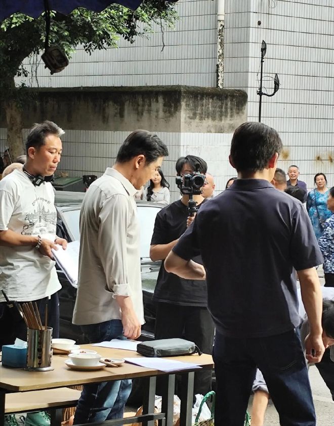 威尼斯官方网站70岁张国立近况：儿子外洋费钱如流水他勤勤奋恳拍戏赚供应！
